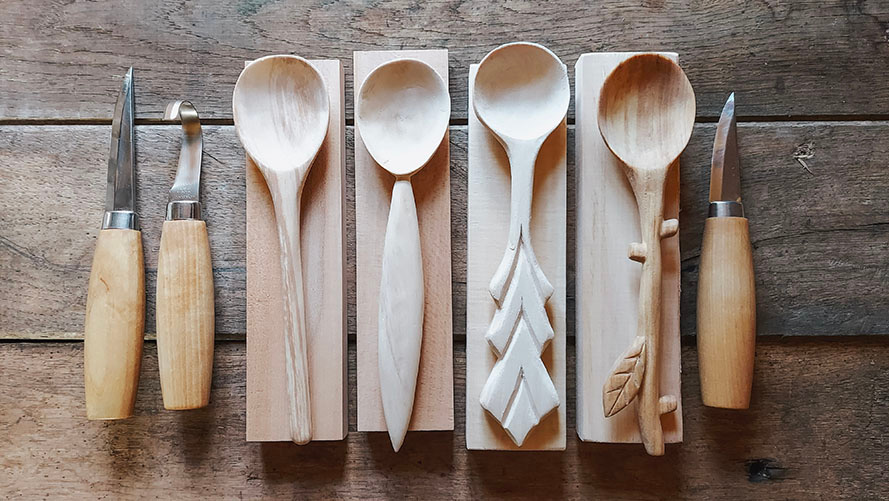 drewniane łyżki i noże