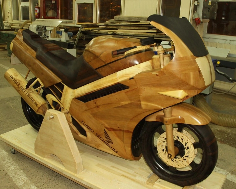 drewniany motor - szkoła drzewna w garbatce